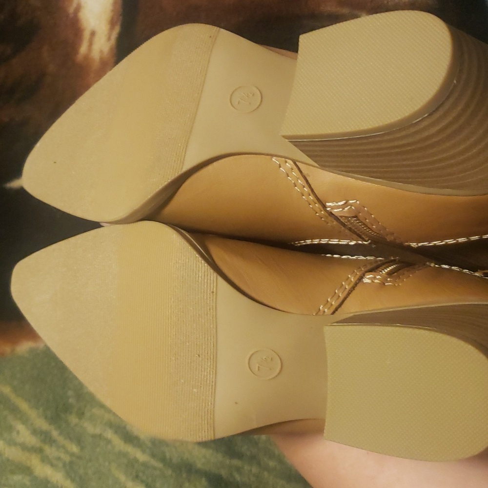 Boots - Picture 4 of 5